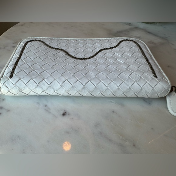 BOTTEGA VENETA 🔥RARE🔥Intrecciato Woven Nappa leather Zip around wallet. White. - Picture 3 of 11